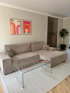 Sunny House of Aries